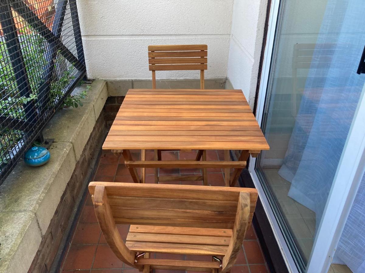 Comfortable Room With Private Balcony And Shared House 런던 외부 사진